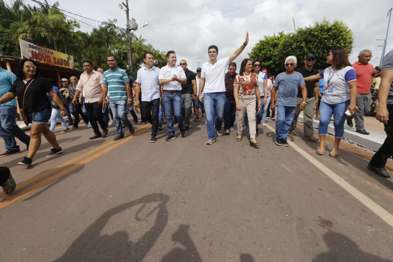 Uma nova PA-416 foi entregue neste sábado (18) ao moradores da Região Metropolitana de Belém, em especial para quem vive, trabalha e segue da BR-316 até a entrada da Vila de Americano, principal distrito do município de Santa Izabel do Pará. A rodovia paraense foi entregue a toda população do estado pelo Governador Helder Barbalho. <div class='credito_fotos'>Foto: Marcelo Seabra / Ag. Pará   |   <a href='/midias/2020/originais/5895_24ed9c8d-b6ce-a4f0-5baf-b58beda43f6f.jpg' download><i class='fa-solid fa-download'></i> Download</a></div>