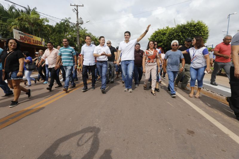 Uma nova PA-416 foi entregue neste sábado (18) ao moradores da Região Metropolitana de Belém, em especial para quem vive, trabalha e segue da BR-316 até a entrada da Vila de Americano, principal distrito do município de Santa Izabel do Pará. A rodovia paraense foi entregue a toda população do estado pelo Governador Helder Barbalho. <div class='credito_fotos'>Foto: Marcelo Seabra / Ag. Pará   |   <a href='/midias/2020/originais/5895_28e41482-7430-2259-4f85-c54ed804b2ba.jpg' download><i class='fa-solid fa-download'></i> Download</a></div>