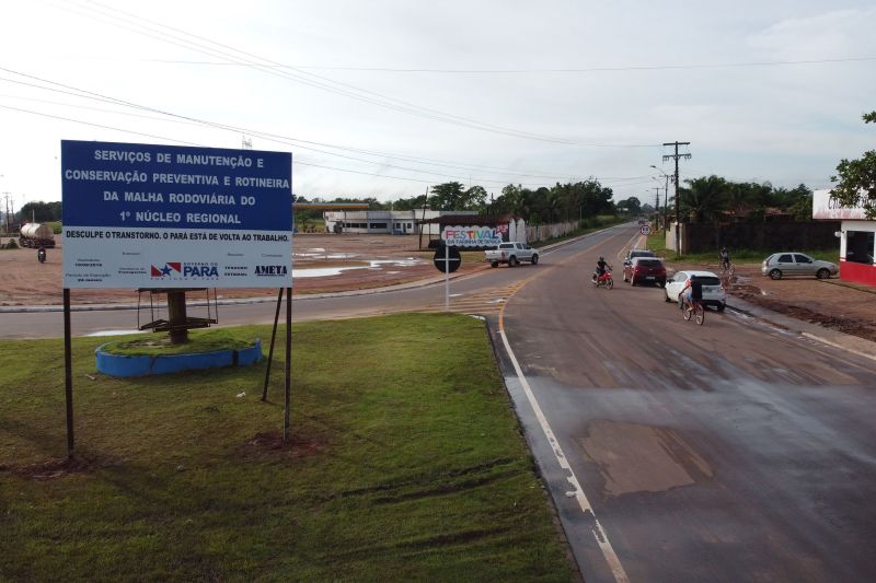 Uma nova PA-416 foi entregue neste sábado (18) ao moradores da Região Metropolitana de Belém, em especial para quem vive, trabalha e segue da BR-316 até a entrada da Vila de Americano, principal distrito do município de Santa Izabel do Pará. A rodovia paraense foi entregue a toda população do estado pelo Governador Helder Barbalho. <div class='credito_fotos'>Foto: Marcelo Seabra / Ag. Pará   |   <a href='/midias/2020/originais/5895_7693456a-9560-18bf-b3c8-0036d96d214f.jpg' download><i class='fa-solid fa-download'></i> Download</a></div>