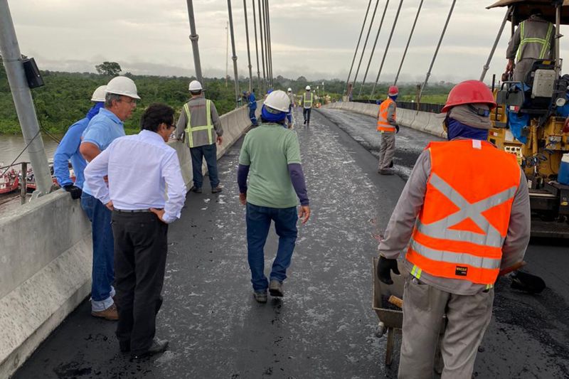 A Secretaria de Estado de Transportes (Setran) concluiu a asfaltamento da ponte Rio Moju- que será batizada de Ponte União- nesta terça-feira, 28, assim como a instalação dos três dolfins de proteção dos pilares da ponte nos dois  canais de navegação. <div class='credito_fotos'>Foto: ASCOM / SETRAN   |   <a href='/midias/2020/originais/5930_a7385452-9850-fecf-dc09-2526d0b848b2.jpg' download><i class='fa-solid fa-download'></i> Download</a></div>