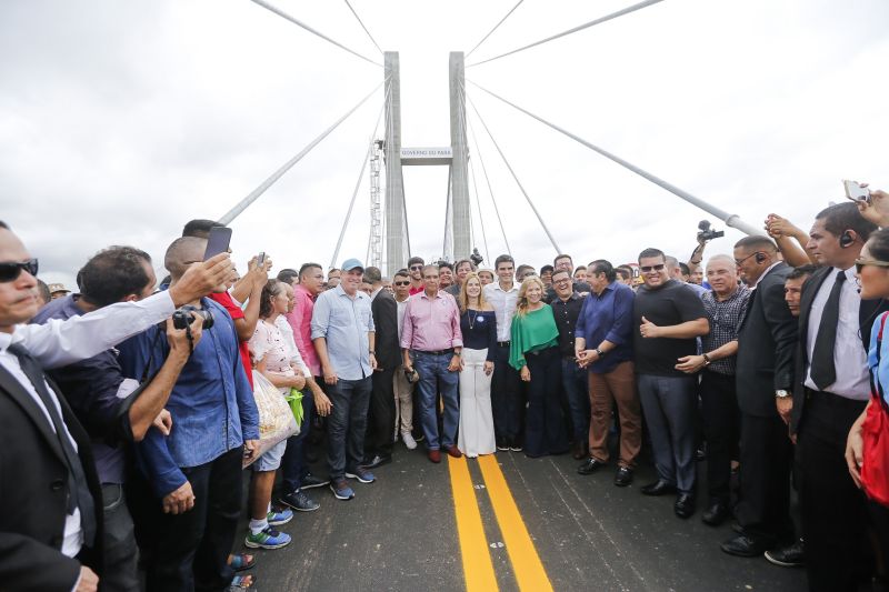 Exatamente às 13h, desta sexta-feira (31), o governador Helder Barbalho autorizou a abertura do tráfego sobre a ponte União, no KM-48 da Alça Viária (PA-483), que foi interrompido bruscamente no dia 6 de abril, após a derrubada de quase um terço de sua estrutura. <div class='credito_fotos'>Foto: Marcelo Seabra / Ag. Pará   |   <a href='/midias/2020/originais/5939_079f8d0e-07e2-9e37-893c-1fb726540822.jpg' download><i class='fa-solid fa-download'></i> Download</a></div>