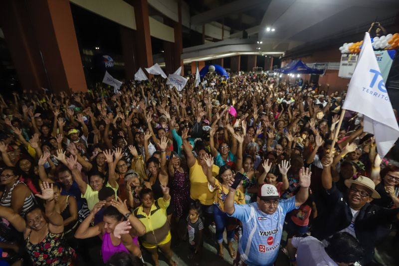 Pelo menos 700 moradores do bairro da Cabanagem participaram do sorteio de 120 novas geladeiras no Estacionamento A2 do Estádio Olímpico do Pará, o Mangueirão, na noite desta sexta, 31. <div class='credito_fotos'>Foto: Marco Santos / Ag. Pará   |   <a href='/midias/2020/originais/5943_48703e14-6b33-2642-e256-16c8e16de26f.jpg' download><i class='fa-solid fa-download'></i> Download</a></div>