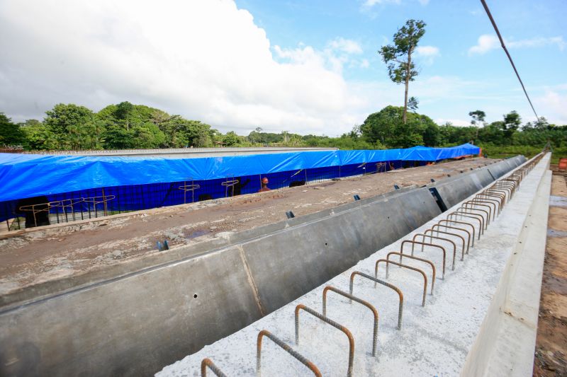 A Secretaria de Estado de Transportes (Setran) concretou nesta terça-feira, 11, a 31ª das 56 vigas que serão utilizadas na obra da ponte sobre o Rio Meruú, em Igarapé-Miri, no Baixo Tocantins.