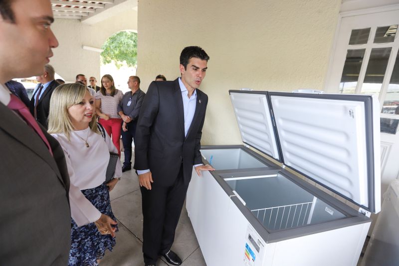 Nesta segunda-feira (17), o governador Helder Barbalho fez a entrega de 26 refrigeradores para a Secretaria de Estado de Educação (Seduc). <div class='credito_fotos'>Foto: Marco Santos / Ag. Pará   |   <a href='/midias/2020/originais/6002_f7368f32-e8e3-f6b2-46a7-da134f815839.jpg' download><i class='fa-solid fa-download'></i> Download</a></div>