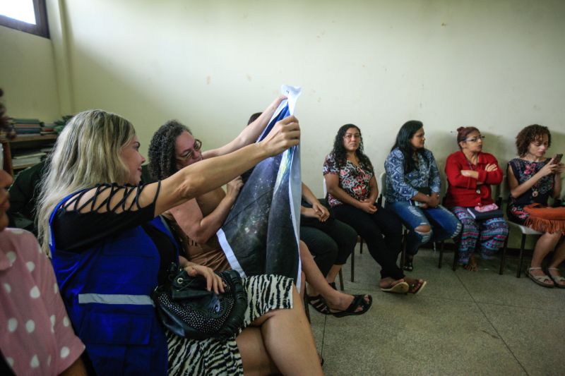 O que a mulher tem a dizer? Como ser mais forte na sociedade? As respostas são variadas e puderam ser ditas durante uma roda de conversa sobre empreendedorismo feminino, realizada nesta segunda-feira (02), no ParaPaz, pólo Guamá.  <div class='credito_fotos'>Foto: JADER PAES / AG. PARÁ   |   <a href='/midias/2020/originais/6039_694768d2-28c8-e555-67a6-52d43e0b12a5.jpg' download><i class='fa-solid fa-download'></i> Download</a></div>