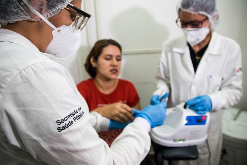 BelÃ©m, ParÃ¡, Brasil. LACEN presta orientaÃ§Ãµes para prevenÃ§Ã£o do Novo Coronavirus. 
Fotos: Pedro Guerreiro / Ag. ParÃ¡. <div class='credito_fotos'>Foto: Pedro Guerreiro / Ag. Pará   |   <a href='/midias/2020/originais/6042_21a28168-7c9b-f54a-cd76-416754f6c3bd.jpg' download><i class='fa-solid fa-download'></i> Download</a></div>