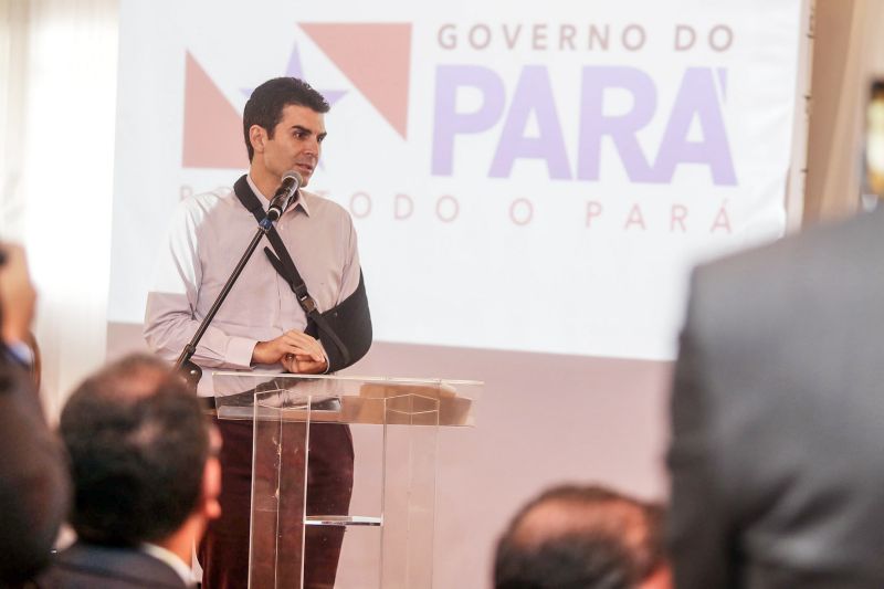 Na manhã desta sexta-feira (6), no Palácio do Governo, o governador do Pará, Helder Barbalho, assinou o contrato de financiamento com a Caixa Econômica Federal no valor de R$ 537.332.634,96. O recurso é destinado para investimentos nas áreas da saúde, desenvolvimento, mobilidade urbana, infraestrutura e turismo. <div class='credito_fotos'>Foto: Bruno Cecim / Ag.Pará   |   <a href='/midias/2020/originais/6053_31326c43-9d10-a909-f19b-0b249bd20826.jpg' download><i class='fa-solid fa-download'></i> Download</a></div>