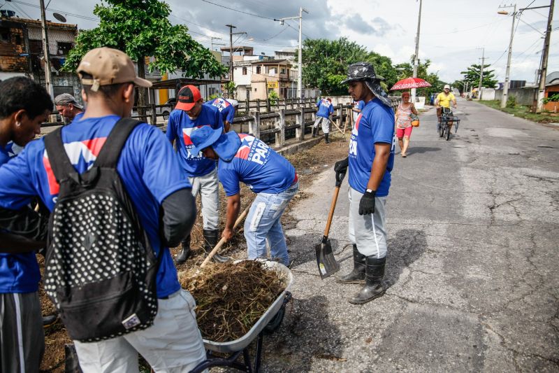 Na manhã desta quarta-feira (18), equipes do Governo iniciaram ações emergenciais de limpeza e desobstrução de valas, fossas e canais em vários pontos de Belém, o objetivo é combater os alagamentos na cidade. <div class='credito_fotos'>Foto: Jader Paes / Agência Pará   |   <a href='/midias/2020/originais/6088_017a32ff-b00d-3464-e4e1-aed1f5bfe593.jpg' download><i class='fa-solid fa-download'></i> Download</a></div>