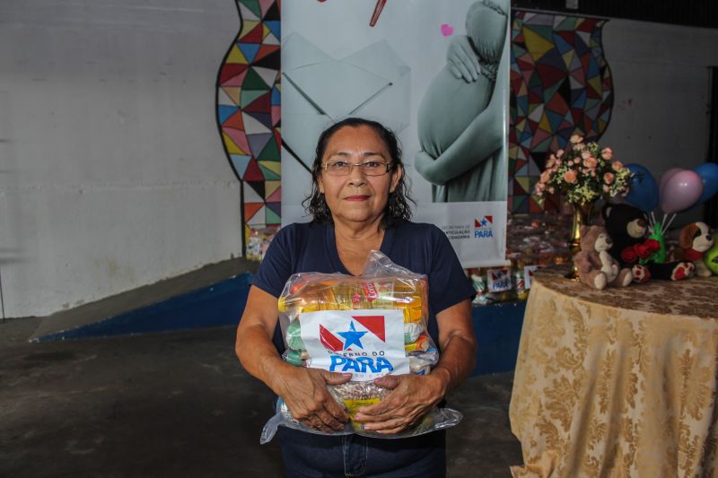 O Governo do Pará, por meio da Secretaria de Estado de Articulação da Cidadania (Seac) e a Fundação ParáPaz, realizou durante a manhã desta segunda-feira (30), na Escola José Valente, no bairro da Cabanagem, a entrega de 150 cestas de alimentação. <div class='credito_fotos'>Foto: Ana Paula Lima / Ascom ParáPaz   |   <a href='/midias/2020/originais/6166_d6808375-17da-496a-ab7b-49be6c7510c5.jpg' download><i class='fa-solid fa-download'></i> Download</a></div>