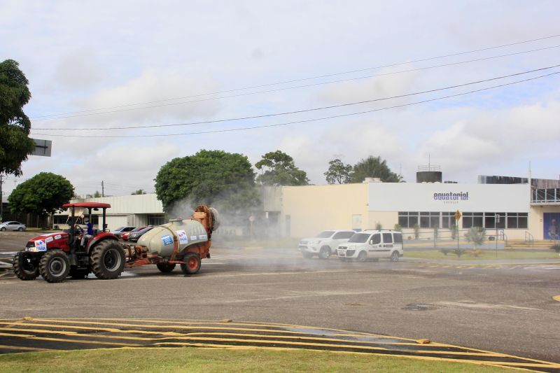 6º dia de ação do Governo desinfectando as ruas de Belém em bombate ao Covid-19 <div class='credito_fotos'>Foto: Marcelo Seabra / Ag. Pará   |   <a href='/midias/2020/originais/6295_276155f9-cd7f-aec5-c052-dfde414b7225.jpg' download><i class='fa-solid fa-download'></i> Download</a></div>