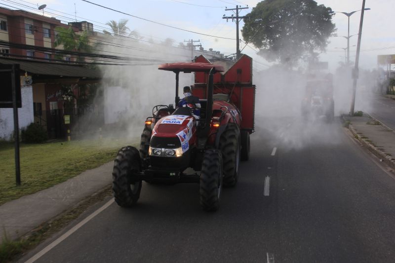 6º dia de ação do Governo desinfectando as ruas de Belém em bombate ao Covid-19 <div class='credito_fotos'>Foto: Marcelo Seabra / Ag. Pará   |   <a href='/midias/2020/originais/6295_dfbaefb6-634a-f8e3-baa3-8c210d984236.jpg' download><i class='fa-solid fa-download'></i> Download</a></div>