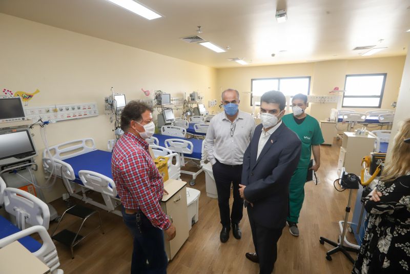 Governador do Estado Helder Barbalho visita Hospital Abelardo Santos <div class='credito_fotos'>Foto: Marco Santos / Ag. Pará | <a href='/midias/2020/originais/6296_ed7fab07-d6b1-0ba9-89cf-7818cbbde56e.jpg' download><i class='fa-solid fa-download'></i> Download</a></div>