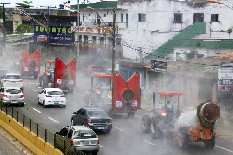 Estado promove 7º dia de desinfecção contra o Covid-19 pelas ruas de Belém <div class='credito_fotos'>Foto: Marcelo Seabra / Ag. Pará | <a href='/midias/2020/originais/6299_115aec5c-a9b7-1d96-245d-d373679218ad.jpg' download><i class='fa-solid fa-download'></i> Download</a></div>