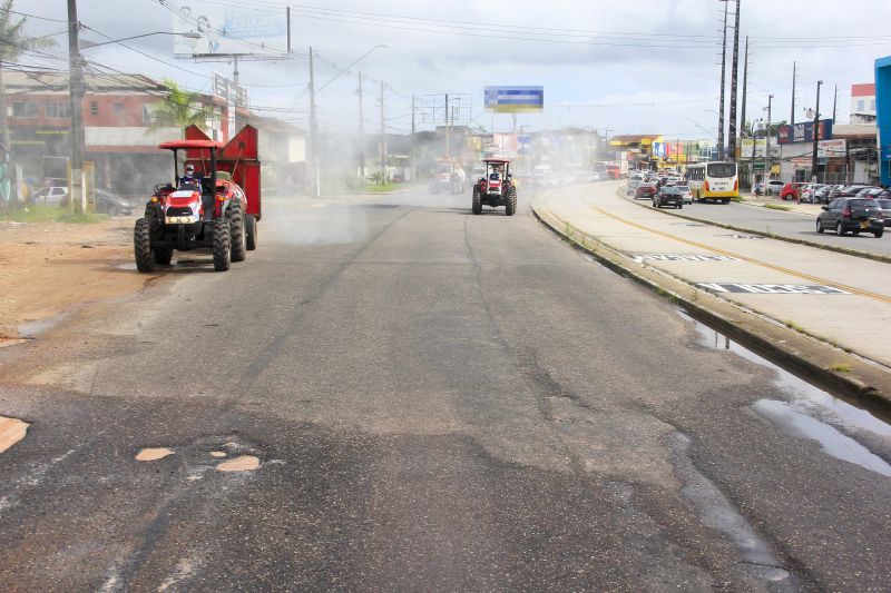 Estado promove 7º dia de desinfecção contra o Covid-19 pelas ruas de Belém <div class='credito_fotos'>Foto: Marcelo Seabra / Ag. Pará   |   <a href='/midias/2020/originais/6299_4d49b288-de67-0b94-1534-2376c1186d07.jpg' download><i class='fa-solid fa-download'></i> Download</a></div>