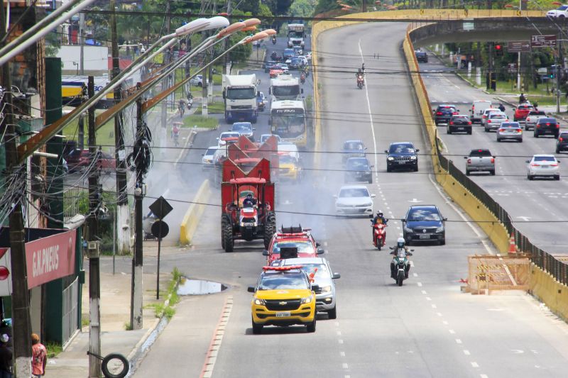 Estado promove 7º dia de desinfecção contra o Covid-19 pelas ruas de Belém <div class='credito_fotos'>Foto: Marcelo Seabra / Ag. Pará   |   <a href='/midias/2020/originais/6299_57370139-3898-df01-1320-c229db0d7201.jpg' download><i class='fa-solid fa-download'></i> Download</a></div>