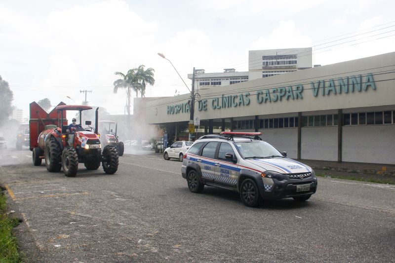 Estado promove 7º dia de desinfecção contra o Covid-19 pelas ruas de Belém <div class='credito_fotos'>Foto: Marcelo Seabra / Ag. Pará   |   <a href='/midias/2020/originais/6299_92802918-8420-d589-35da-267148a2fc9e.jpg' download><i class='fa-solid fa-download'></i> Download</a></div>