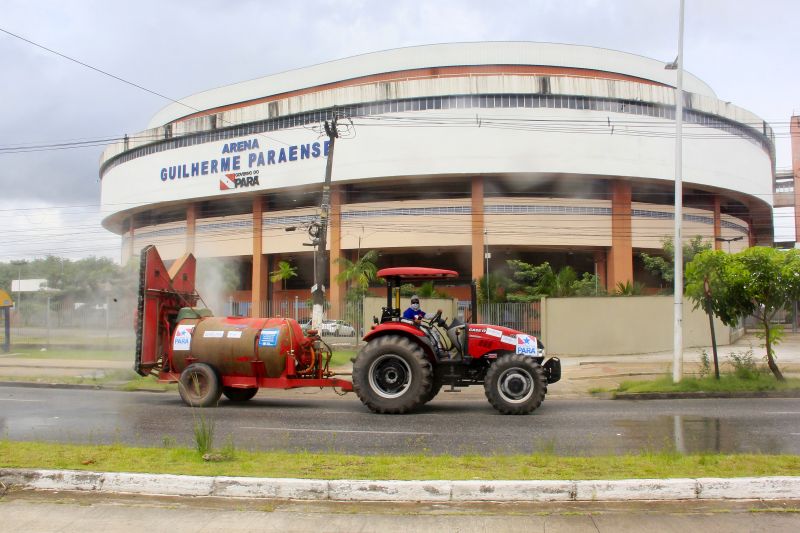 Estado promove 7º dia de desinfecção contra o Covid-19 pelas ruas de Belém <div class='credito_fotos'>Foto: Marcelo Seabra / Ag. Pará   |   <a href='/midias/2020/originais/6299_99339d14-2600-23c9-9247-7db3077f1153.jpg' download><i class='fa-solid fa-download'></i> Download</a></div>