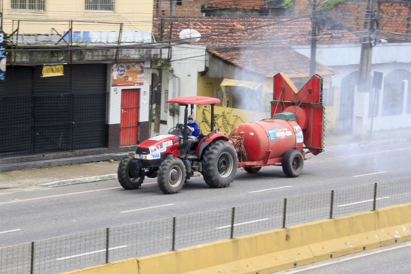 Estado promove 7º dia de desinfecção contra o Covid-19 pelas ruas de Belém <div class='credito_fotos'>Foto: Marcelo Seabra / Ag. Pará | <a href='/midias/2020/originais/6299_c011092e-638b-cbe9-7b1b-63c1d801ab99.jpg' download><i class='fa-solid fa-download'></i> Download</a></div>