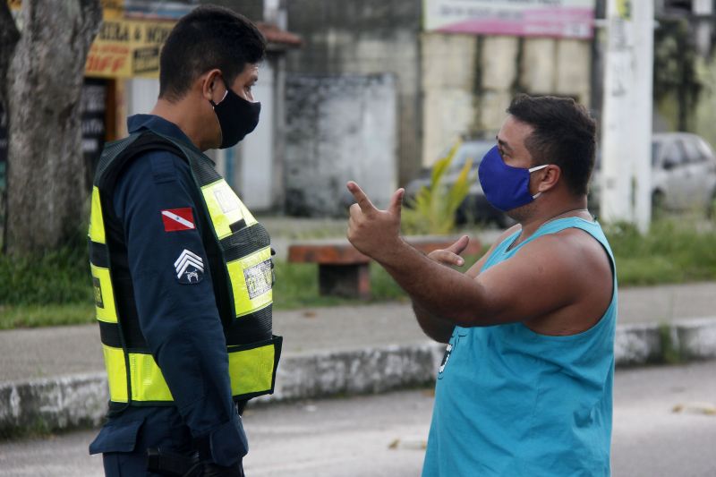 Lockdown - Ação da PM orienta e fiscaliza movimentação diante decreto de paralização das atividades não essenciais em 10 cidades do Pará, incluindo a Capital Belém.
Avenida João Paulo II <div class='credito_fotos'>Foto: Marcelo Seabra / Ag. Pará   |   <a href='/midias/2020/originais/6301_ad23bd8f-01f7-6f67-72b9-7b460586d3be.jpg' download><i class='fa-solid fa-download'></i> Download</a></div>