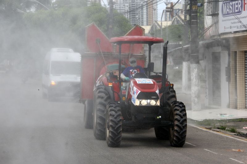 8 º Dia desinfecção pelas ruas de Belém. <div class='credito_fotos'>Foto: Marcelo Seabra / Ag. Pará   |   <a href='/midias/2020/originais/6304_0b6ff35d-372a-c380-9f9d-2f4f404bb603.jpg' download><i class='fa-solid fa-download'></i> Download</a></div>