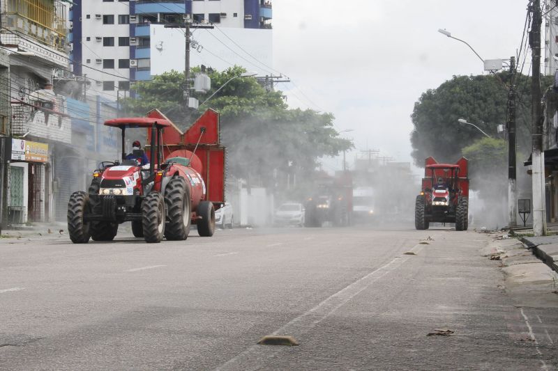 8 º Dia desinfecção pelas ruas de Belém. <div class='credito_fotos'>Foto: Marcelo Seabra / Ag. Pará | <a href='/midias/2020/originais/6304_103cc151-676b-1d4e-a6f6-0975fe084b6d.jpg' download><i class='fa-solid fa-download'></i> Download</a></div>