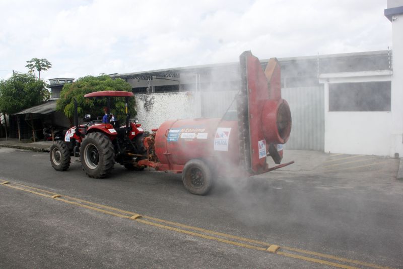8 º Dia desinfecção pelas ruas de Belém. <div class='credito_fotos'>Foto: Marcelo Seabra / Ag. Pará | <a href='/midias/2020/originais/6304_173eb1c7-0e6a-d3fc-d2ab-1963420c740b.jpg' download><i class='fa-solid fa-download'></i> Download</a></div>