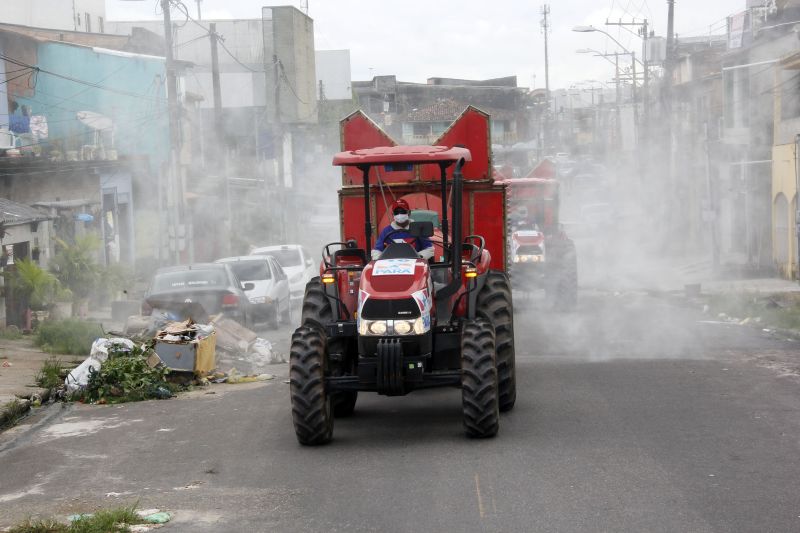 8 º Dia desinfecção pelas ruas de Belém. <div class='credito_fotos'>Foto: Marcelo Seabra / Ag. Pará   |   <a href='/midias/2020/originais/6304_36379f8b-097b-bfa8-3a00-1bef5127cf11.jpg' download><i class='fa-solid fa-download'></i> Download</a></div>