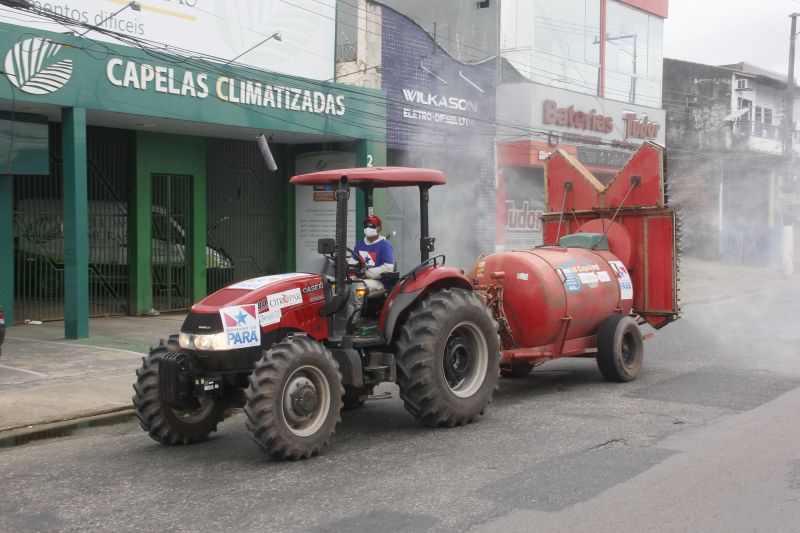 8 º Dia desinfecção pelas ruas de Belém. <div class='credito_fotos'>Foto: Marcelo Seabra / Ag. Pará   |   <a href='/midias/2020/originais/6304_db30437f-0aa8-3c12-7295-2de85c672a02.jpg' download><i class='fa-solid fa-download'></i> Download</a></div>