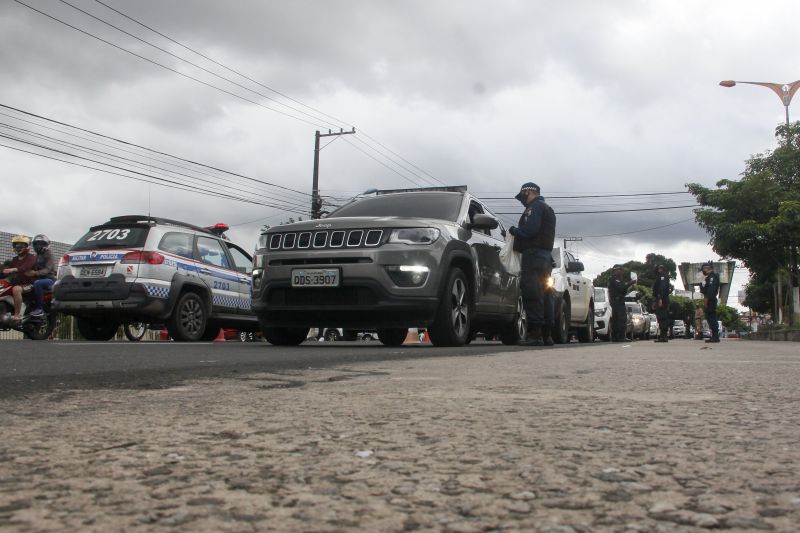 Lockdown Domingo dia das Mães, em Belém. <div class='credito_fotos'>Foto: Marcelo Seabra / Ag. Pará   |   <a href='/midias/2020/originais/6305_bcb7dd67-ec39-130b-d19d-b05181d7503b.jpg' download><i class='fa-solid fa-download'></i> Download</a></div>