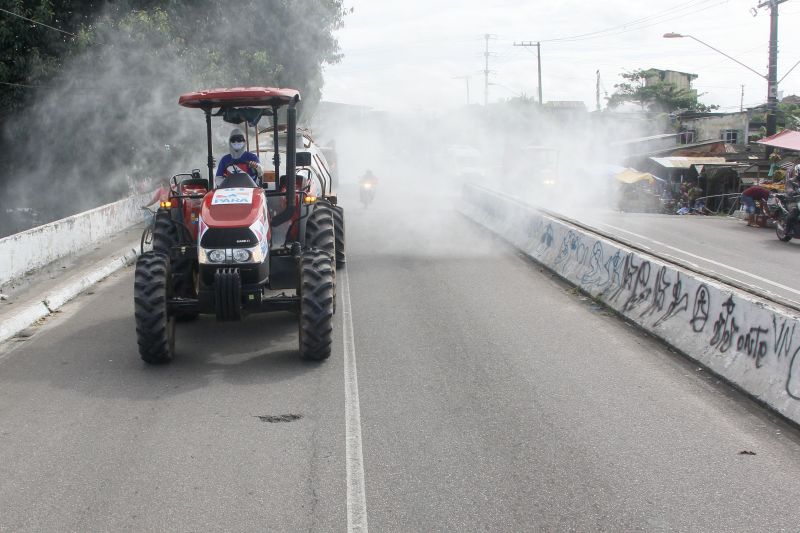 9º dia de desinfecção pelas ruas de Belém e região metropolitana, promovida pelo Estado para combater o covid-19 <div class='credito_fotos'>Foto: Marcelo Seabra / Ag. Pará   |   <a href='/midias/2020/originais/6308_2c78a516-b724-9f72-833e-225d5a0890ac.jpg' download><i class='fa-solid fa-download'></i> Download</a></div>