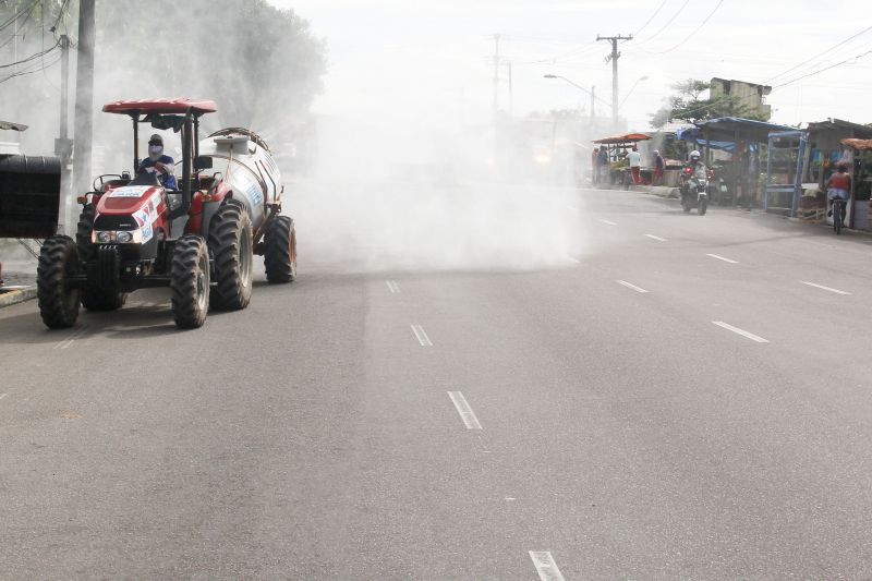 9º dia de desinfecção pelas ruas de Belém e região metropolitana, promovida pelo Estado para combater o covid-19 <div class='credito_fotos'>Foto: Marcelo Seabra / Ag. Pará   |   <a href='/midias/2020/originais/6308_b0525e73-da5e-7895-3e0d-cab54a686b84.jpg' download><i class='fa-solid fa-download'></i> Download</a></div>