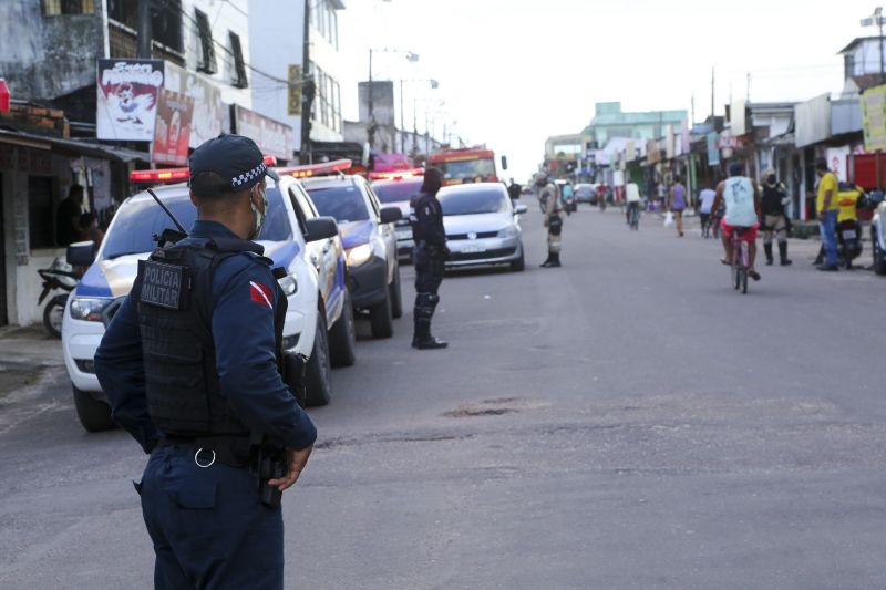 Fiscalização BR Marituba, Centro e Bairro - Lockdown contra Covid-19 <div class='credito_fotos'>Foto: Alex Ribeiro / Ag. Pará   |   <a href='/midias/2020/originais/6315_3c250c2a-65e8-128f-b729-ceb3dcc98f34.jpg' download><i class='fa-solid fa-download'></i> Download</a></div>