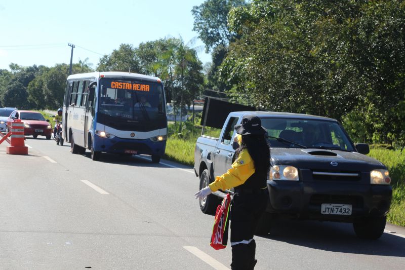 Fiscalização BR Marituba, Centro e Bairro - Lockdown contra Covid-19 <div class='credito_fotos'>Foto: Alex Ribeiro / Ag. Pará | <a href='/midias/2020/originais/6315_4264e3da-89c1-5a69-cca7-e908a6ead657.jpg' download><i class='fa-solid fa-download'></i> Download</a></div>