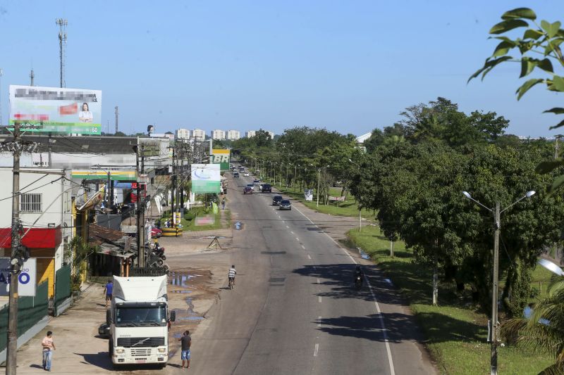 Cotidiano - Praça Matriz de Marituba, região metropolitana de Belém <div class='credito_fotos'>Foto: Alex Ribeiro / Ag. Pará   |   <a href='/midias/2020/originais/6316_95709283-9276-12a0-20f2-9db0843f3fae.jpg' download><i class='fa-solid fa-download'></i> Download</a></div>