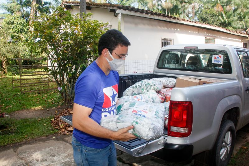 Ouvidor geral do Estado, Arthur Houat, entrega cestas básica para centros de acolhimento. <div class='credito_fotos'>Foto: Marcelo Seabra / Ag. Pará | <a href='/midias/2020/originais/6320_7b60479c-fd9d-9774-b2d8-8f77b2421dcf.jpg' download><i class='fa-solid fa-download'></i> Download</a></div>
