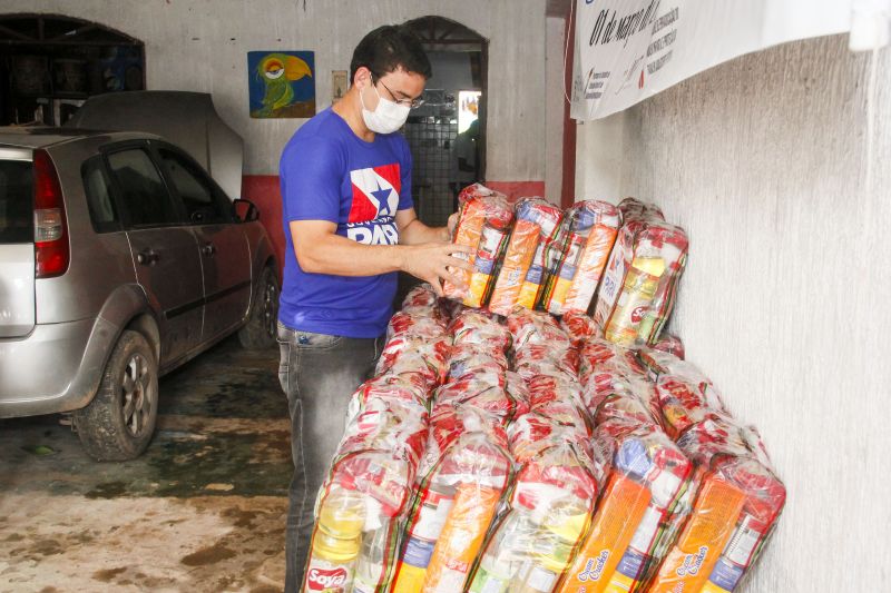 Moradores da Cabanagem recebem 200 cestas de alimentos por meio do Terpaz <div class='credito_fotos'>Foto: Marcelo Seabra / Ag. Pará | <a href='/midias/2020/originais/6330_921a656b-5793-041f-be68-66031f23b28d.jpg' download><i class='fa-solid fa-download'></i> Download</a></div>