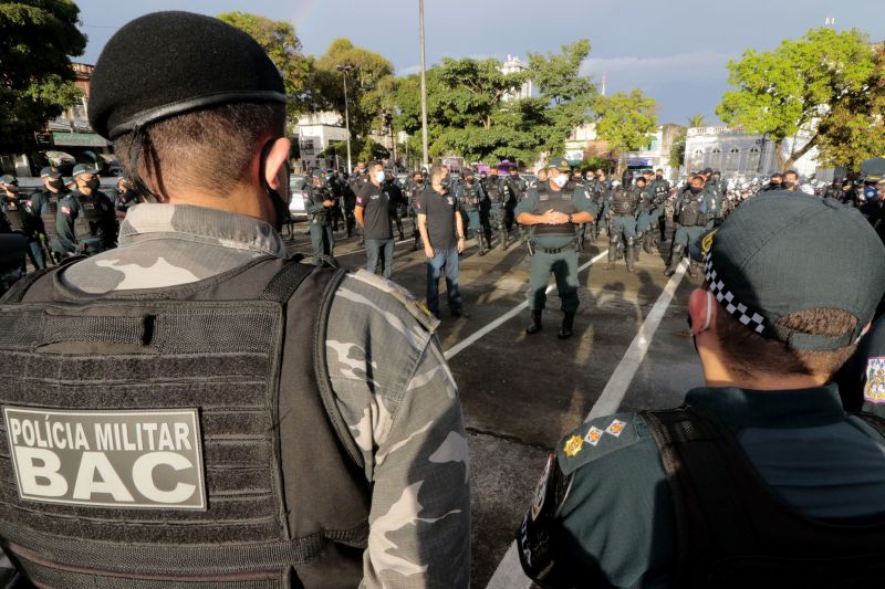 Belém, Pará, Brasil. OPERAÇÃO SEGURANÇA, Praça da Bandeira - 19/06/2020. Foto: Ricardo Amanajás / Ag Pará. <div class='credito_fotos'>Foto: Ricardo Amanajás / Ag. Pará | <a href='/midias/2020/originais/6464_a0f3bbe4-6e65-10ae-acf6-28b60254de32.jpg' download><i class='fa-solid fa-download'></i> Download</a></div>