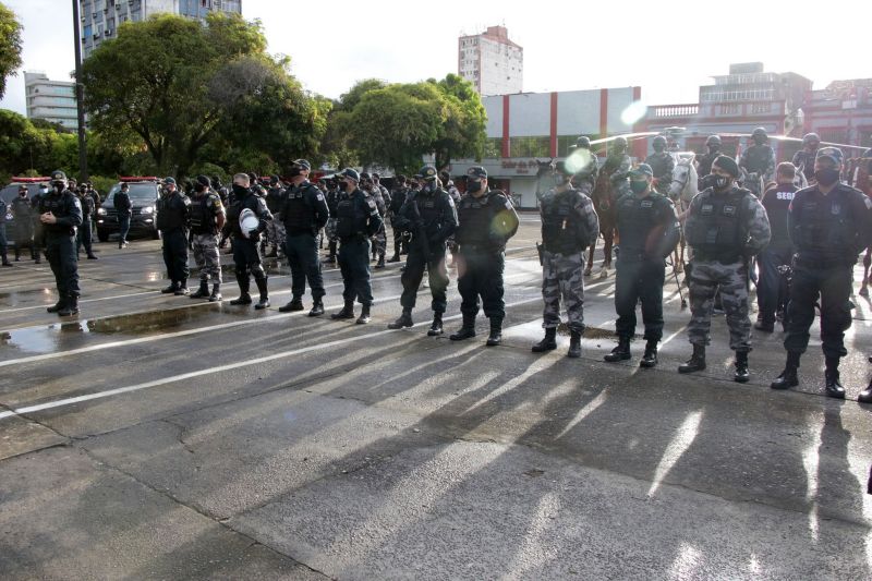 Belém, Pará, Brasil. OPERAÇÃO SEGURANÇA, Praça da Bandeira - 19/06/2020. Foto: Ricardo Amanajás / Ag Pará. <div class='credito_fotos'>Foto: Ricardo Amanajás / Ag. Pará | <a href='/midias/2020/originais/6464_b494987f-d1bb-2898-76b8-e4b8df329c53.jpg' download><i class='fa-solid fa-download'></i> Download</a></div>