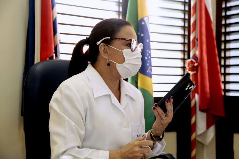 BelÃ©m, ParÃ¡, Brasil. TELEATENDIMENTO UEPA - Vera PalÃ¡cios, mÃ©dica que faz o teleatendimento - 29/06/2020. Foto: Ricardo AmanajÃ¡s / Ag ParÃ¡. <div class='credito_fotos'>Foto: Ricardo Amanajás / Ag. Pará   |   <a href='/midias/2020/originais/6508_2094f72f-3b1b-fdf4-7304-06fb96d3e5d4.jpg' download><i class='fa-solid fa-download'></i> Download</a></div>