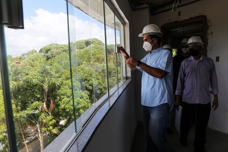 Visita do governador nas Obras da Casa de Cultura de Salinópolis - Foto Bruno Cecim <div class='credito_fotos'>Foto: Bruno Cecim / Ag.Pará   |   <a href='/midias/2020/originais/6601_3915687c-a73a-0edf-c815-08458755f5c1.jpg' download><i class='fa-solid fa-download'></i> Download</a></div>