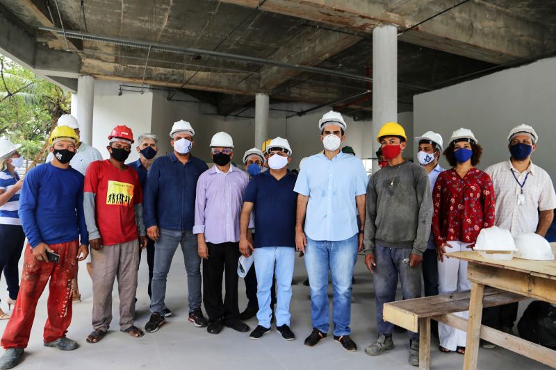 Visita do governador nas Obras da Casa de Cultura de Salinópolis - Foto Bruno Cecim <div class='credito_fotos'>Foto: Bruno Cecim / Ag.Pará   |   <a href='/midias/2020/originais/6601_7cff6d66-6534-9ab9-9101-9a86d0ceb68e.jpg' download><i class='fa-solid fa-download'></i> Download</a></div>