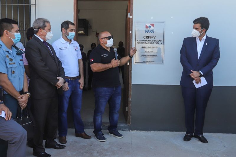 O Governo do Estado inaugurou, nesta segunda-feira (27), o Centro de Recuperação Penitenciário do Pará V (CRPP V). Localizado no Complexo Penitenciário de Americano, no município Santa Izabel, às margens da BR-316, a nova unidade contou com investimento de R$ 11,1 milhões e criou 516 novas vagas no sistema penitenciário estadual. Desde janeiro de 2019, com reformas e novas unidades, o Estado criou 5.290 novas vagas no sistema prisional. <div class='credito_fotos'>Foto: Alex Ribeiro / Ag. Pará | <a href='/midias/2020/originais/6613_01bd7928-1b54-1817-6cc7-97981d934202.jpg' download><i class='fa-solid fa-download'></i> Download</a></div>