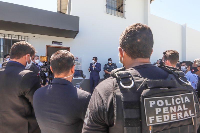 O Governo do Estado inaugurou, nesta segunda-feira (27), o Centro de Recuperação Penitenciário do Pará V (CRPP V). Localizado no Complexo Penitenciário de Americano, no município Santa Izabel, às margens da BR-316, a nova unidade contou com investimento de R$ 11,1 milhões e criou 516 novas vagas no sistema penitenciário estadual. Desde janeiro de 2019, com reformas e novas unidades, o Estado criou 5.290 novas vagas no sistema prisional. <div class='credito_fotos'>Foto: Alex Ribeiro / Ag. Pará | <a href='/midias/2020/originais/6613_1daaf45c-c9d1-158f-aab0-ef58e9d79923.jpg' download><i class='fa-solid fa-download'></i> Download</a></div>