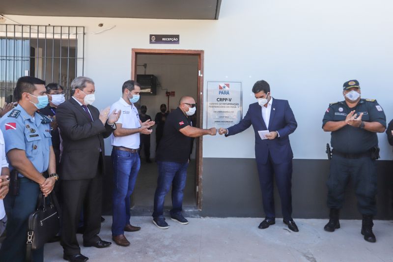 O Governo do Estado inaugurou, nesta segunda-feira (27), o Centro de Recuperação Penitenciário do Pará V (CRPP V). Localizado no Complexo Penitenciário de Americano, no município Santa Izabel, às margens da BR-316, a nova unidade contou com investimento de R$ 11,1 milhões e criou 516 novas vagas no sistema penitenciário estadual. Desde janeiro de 2019, com reformas e novas unidades, o Estado criou 5.290 novas vagas no sistema prisional. <div class='credito_fotos'>Foto: Alex Ribeiro / Ag. Pará | <a href='/midias/2020/originais/6613_31ea9b37-ce91-35a9-032a-4e13e72dcea5.jpg' download><i class='fa-solid fa-download'></i> Download</a></div>