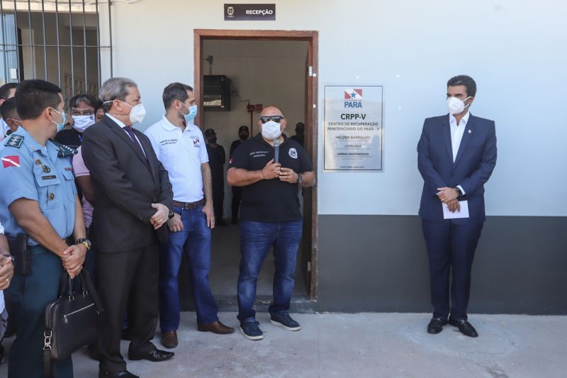 O Governo do Estado inaugurou, nesta segunda-feira (27), o Centro de Recuperação Penitenciário do Pará V (CRPP V). Localizado no Complexo Penitenciário de Americano, no município Santa Izabel, às margens da BR-316, a nova unidade contou com investimento de R$ 11,1 milhões e criou 516 novas vagas no sistema penitenciário estadual. Desde janeiro de 2019, com reformas e novas unidades, o Estado criou 5.290 novas vagas no sistema prisional. <div class='credito_fotos'>Foto: Alex Ribeiro / Ag. Pará | <a href='/midias/2020/originais/6613_5a420031-c651-8864-bc04-f8c2233e6240.jpg' download><i class='fa-solid fa-download'></i> Download</a></div>