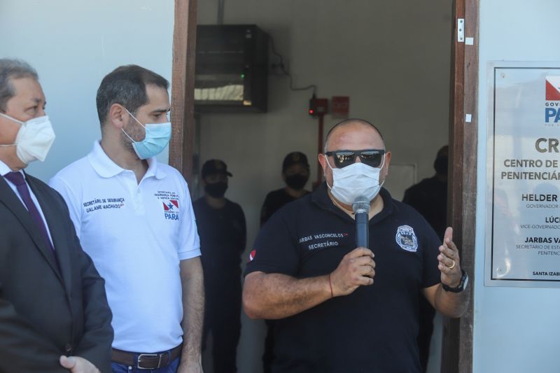 O Governo do Estado inaugurou, nesta segunda-feira (27), o Centro de Recuperação Penitenciário do Pará V (CRPP V). Localizado no Complexo Penitenciário de Americano, no município Santa Izabel, às margens da BR-316, a nova unidade contou com investimento de R$ 11,1 milhões e criou 516 novas vagas no sistema penitenciário estadual. Desde janeiro de 2019, com reformas e novas unidades, o Estado criou 5.290 novas vagas no sistema prisional. <div class='credito_fotos'>Foto: Alex Ribeiro / Ag. Pará | <a href='/midias/2020/originais/6613_cb6ef842-96d7-c6bb-f098-f018da9722fb.jpg' download><i class='fa-solid fa-download'></i> Download</a></div>