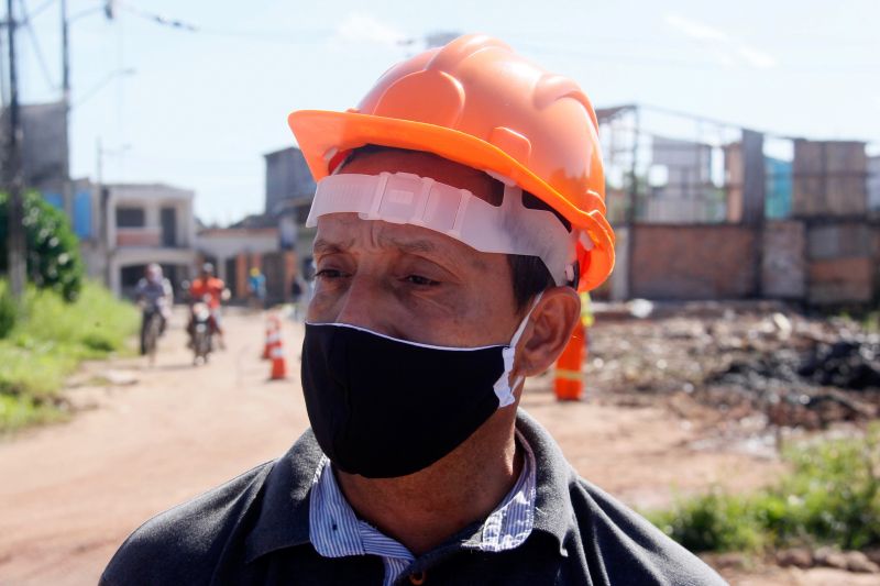 Na manhã desta terça-feira (28), as obras do projeto de macrodrenagem da Bacia do Tucunduba, em Belém, receberam a visita da Comissão de Acompanhamento de Obras (CAO). Formada por 18 moradores, a comissão tem a função de fiscalizar e acompanhar o andamento das obras do governo do Estado, através da Secretaria de Estado de Desenvolvimento e Obras Públicas (Sedop). <div class='credito_fotos'>Foto: Marcelo Seabra / Ag. Pará   |   <a href='/midias/2020/originais/6620_2df867a8-15bb-6a9b-8499-d6d730eb357a.jpg' download><i class='fa-solid fa-download'></i> Download</a></div>