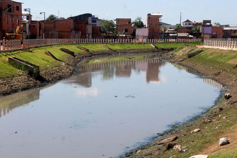 Na manhã desta terça-feira (28), as obras do projeto de macrodrenagem da Bacia do Tucunduba, em Belém, receberam a visita da Comissão de Acompanhamento de Obras (CAO). Formada por 18 moradores, a comissão tem a função de fiscalizar e acompanhar o andamento das obras do governo do Estado, através da Secretaria de Estado de Desenvolvimento e Obras Públicas (Sedop). <div class='credito_fotos'>Foto: Marcelo Seabra / Ag. Pará   |   <a href='/midias/2020/originais/6620_3c32b6b3-1c21-c815-5b7b-0917a3e6ae0b.jpg' download><i class='fa-solid fa-download'></i> Download</a></div>