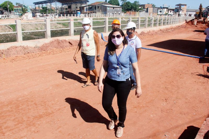 Na manhã desta terça-feira (28), as obras do projeto de macrodrenagem da Bacia do Tucunduba, em Belém, receberam a visita da Comissão de Acompanhamento de Obras (CAO). Formada por 18 moradores, a comissão tem a função de fiscalizar e acompanhar o andamento das obras do governo do Estado, através da Secretaria de Estado de Desenvolvimento e Obras Públicas (Sedop). <div class='credito_fotos'>Foto: Marcelo Seabra / Ag. Pará   |   <a href='/midias/2020/originais/6620_72d3288d-a010-62b9-2ddf-026f53abecb1.jpg' download><i class='fa-solid fa-download'></i> Download</a></div>