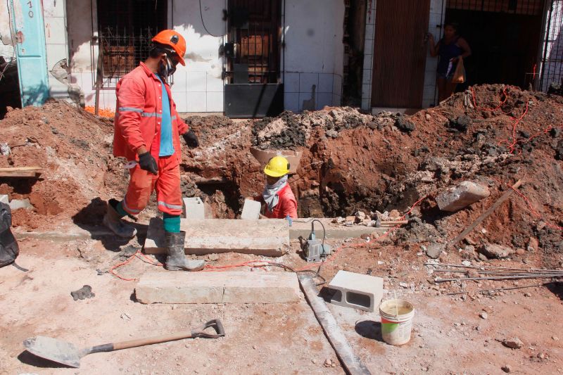 Na manhã desta terça-feira (28), as obras do projeto de macrodrenagem da Bacia do Tucunduba, em Belém, receberam a visita da Comissão de Acompanhamento de Obras (CAO). Formada por 18 moradores, a comissão tem a função de fiscalizar e acompanhar o andamento das obras do governo do Estado, através da Secretaria de Estado de Desenvolvimento e Obras Públicas (Sedop). <div class='credito_fotos'>Foto: Marcelo Seabra / Ag. Pará   |   <a href='/midias/2020/originais/6620_9bd30576-9620-f432-6524-7eda2af18525.jpg' download><i class='fa-solid fa-download'></i> Download</a></div>